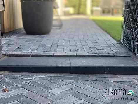Traptrede 60x30x15 cm indus black kleurecht met facet