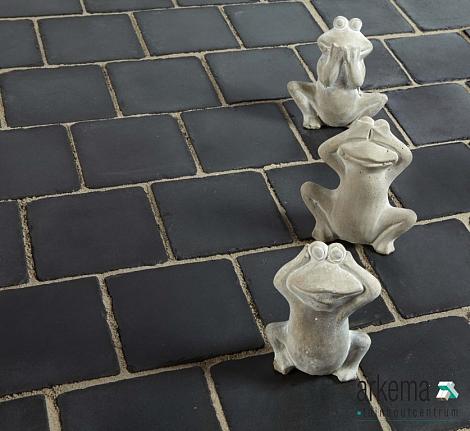 RUSTIC 15,5X15,5X6 BASALT