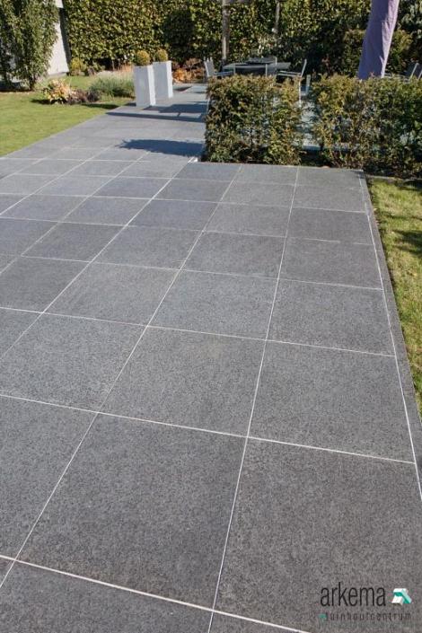 ORIENTAL BLACK 60X60X2 GEVLAMD-GEBORSTELD-KANTEN GEZAAGD