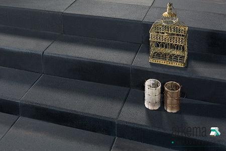 Traptrede 60x30x15 cm indus black kleurecht met facet